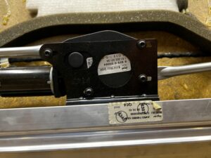 ROLETA TYLNEJ SZYBY PÓŁKA TYLNA JAGUAR XJ X351 SWB