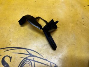 UCHWYT MOCOWANIE PODŁOGI DYWANU WYKŁADZINY LEWE MERCEDES GLS X166