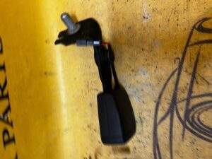 KOMPLET ZAPINKI PASÓW TYŁ BMW F40