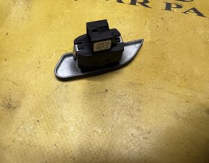 PRZYCISK PRZEŁĄCZNIK CENTRALNEGO ZAMKA DRZWI PRZÓD LEWY PORSCHE MACAN 95B