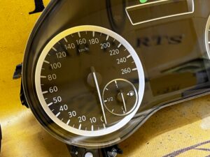 LICZNIK ZEGARY WYŚWIETLACZ INFINITI Q30 1.6 TURBO