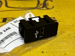 GNIAZDO PORT WTYCZKA USB BMW MINI F60 BMW F30 NOWE OEM