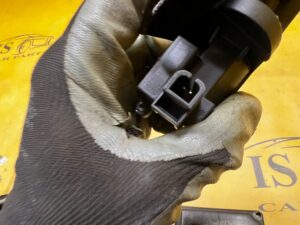 ZAMEK SIŁOWNIK RYGIEL KLAPY BAGAŻNIKA CHEVROLET CORVETTE CABRIO C5 97-04