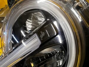 KOMPLET REFLEKTORY LAMPY PRZÓD PRZEDNIE LED PRAWY LEWY FORD BRONCO 21- USA