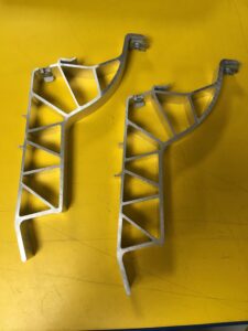 WSPORNIK STELAŻ MOCOWANIE DESKI INFINITI Q30 W176