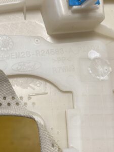 OSŁONA POSZYCIE SŁUPKA B LEWY ŚROD FORD S-MAX MK2