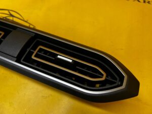 KRATKA NAWIEWU ŚRODKOWA DESKI PRZÓD DACIA SANDERO III STEPWAY 2024R LIFT