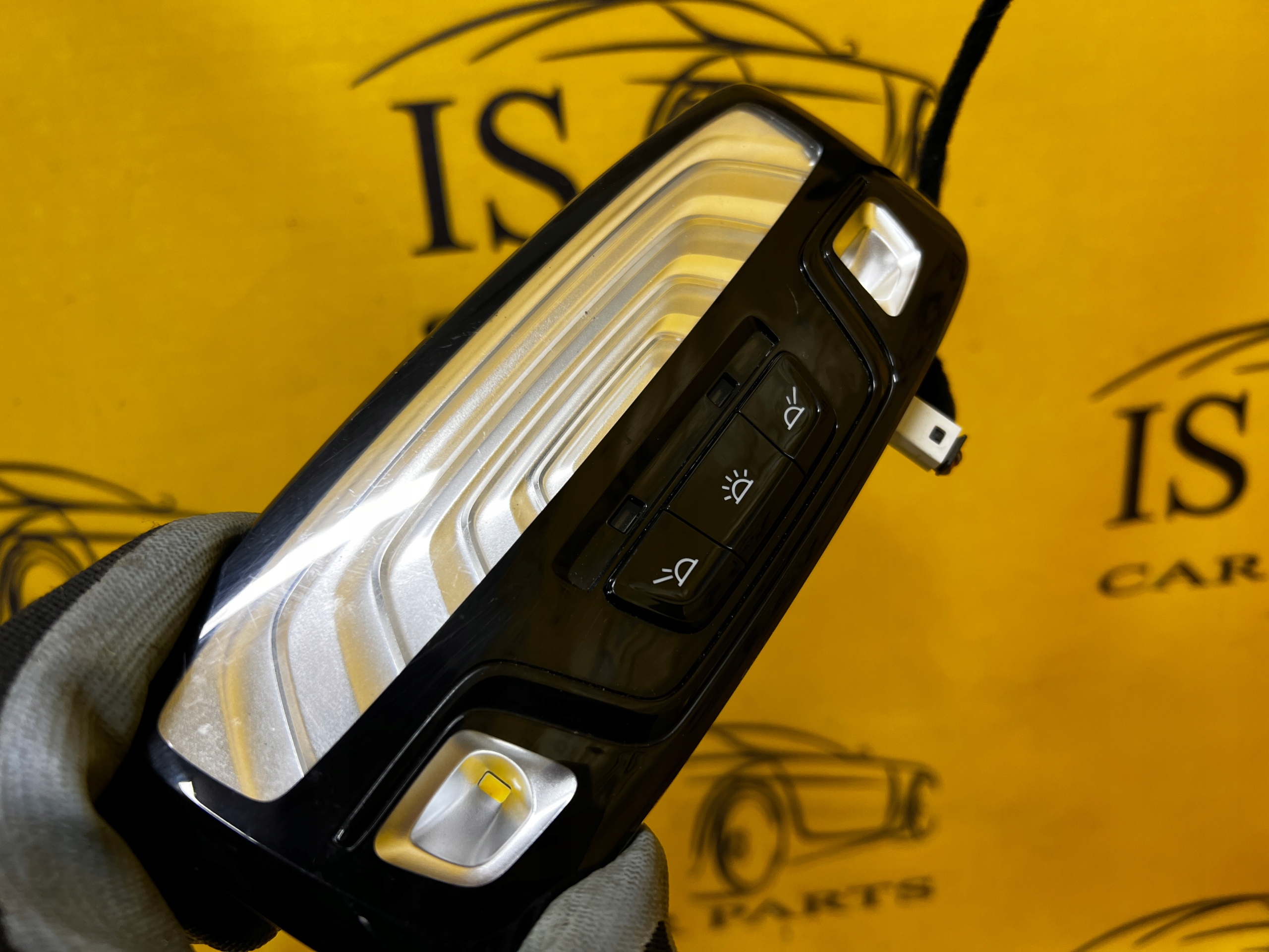 LAMPKA OŚWIETLENIE PODSUFITKI BMW 5 G30