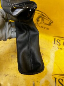 MIESZEK OSŁONA HAMULCA RĘCZNEGO TOYOTA HILUX VIII 8