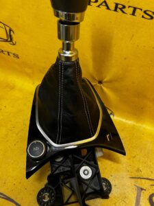 GAŁKA LEWAREK MIESZEK SKÓRA FORD FIESTA MK8