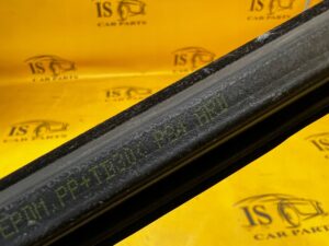 LISTWA ZGARNIAJĄCA SZYBY TYŁ PRAWY PEUGEOT 3008 II