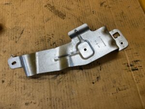 WSPORNIK MOCOWANIE UCHWYT BAGAŻNIKA LEWY MERCEDES GL X166