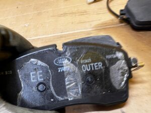 KOMPLET TARCZE KLOCKI HAMULCOWE PRZÓD LAND ROVER DEFENDER II L663