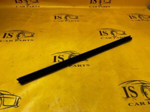 LISTWA ZGARNIAJĄCA SZYBY TYŁ PRAWY PEUGEOT 3008 II