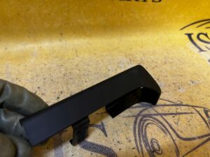 OSŁONA PROWADNICY SZYNY FOTELA PRZÓD PRAWY PASAŻERA PORSCHE CAYENNE II 7P5