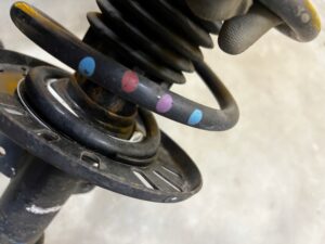 ZWROTNICA AMORTYZATOR PRZÓD PRAWY CITROEN DS7 CROSSBACK X74 2.0 BLUE HDI