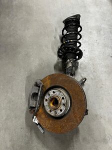 NOGA ZWROTNICA AMORTYZATOR PRZÓD LEWY PEUGEOT 508 II