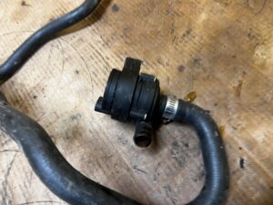 KPL DODATKOWA POMPA PRZEWÓD RURA WĄŻ WODY MERCEDES GLS X166 450 3.0 B V6