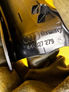 LISTWA OSŁONA KLAPY BAGAŻNIKA ZAWIASU LEWA AUDI SQ7 Q7 4M0