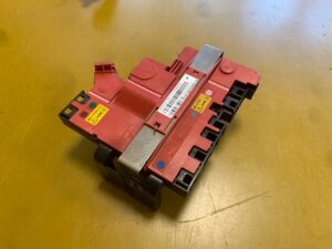 ROZDZIELACZ PRĄDU BMW F10 F01 F07 F11 5 7 9240490