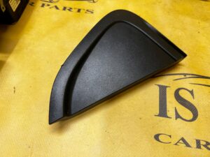 OSŁONA ZAŚLEPKA TRÓJKĄT BŁOTNIKA TYŁ PRAWY DACIA SANDERO III