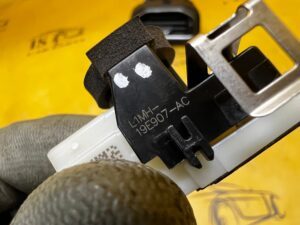 CZUJNIK TEMPERATURY I WILGOTNOŚCI POWIETRZA FORD EXPLORER MK6