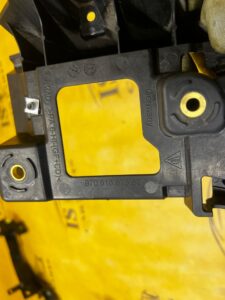 UCHWYT MOCOWANIE ASYSTENTA ZMIANY PASA PRAWY PORSCHE PANAMERA 970 I LIFT