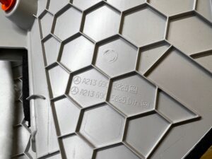 OSŁONA POSZYCIE SŁUPKA D PRAWA MERCEDES E-KLASA W213