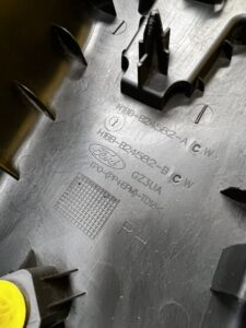 OSŁONA POSZYCIE SŁUPKA ŚRODKOWEGO B PRAWA FORD FIESTA MK8