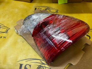 LAMPA TYŁ PRAWY PRAWA W BŁOTNIK BIAŁA BMW X5 E53 NOWA OEM
