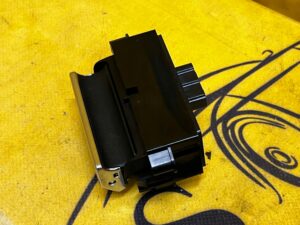 PRZEŁĄCZNIK PRZYCISK HAMULCA RĘCZNEGO LR RANGE ROVER EVOQUE II L551