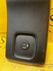 OSŁONA TYŁ TUNELU ŚRODKOWEGO WEJŚCIE USB FORD ESCAPE MK4