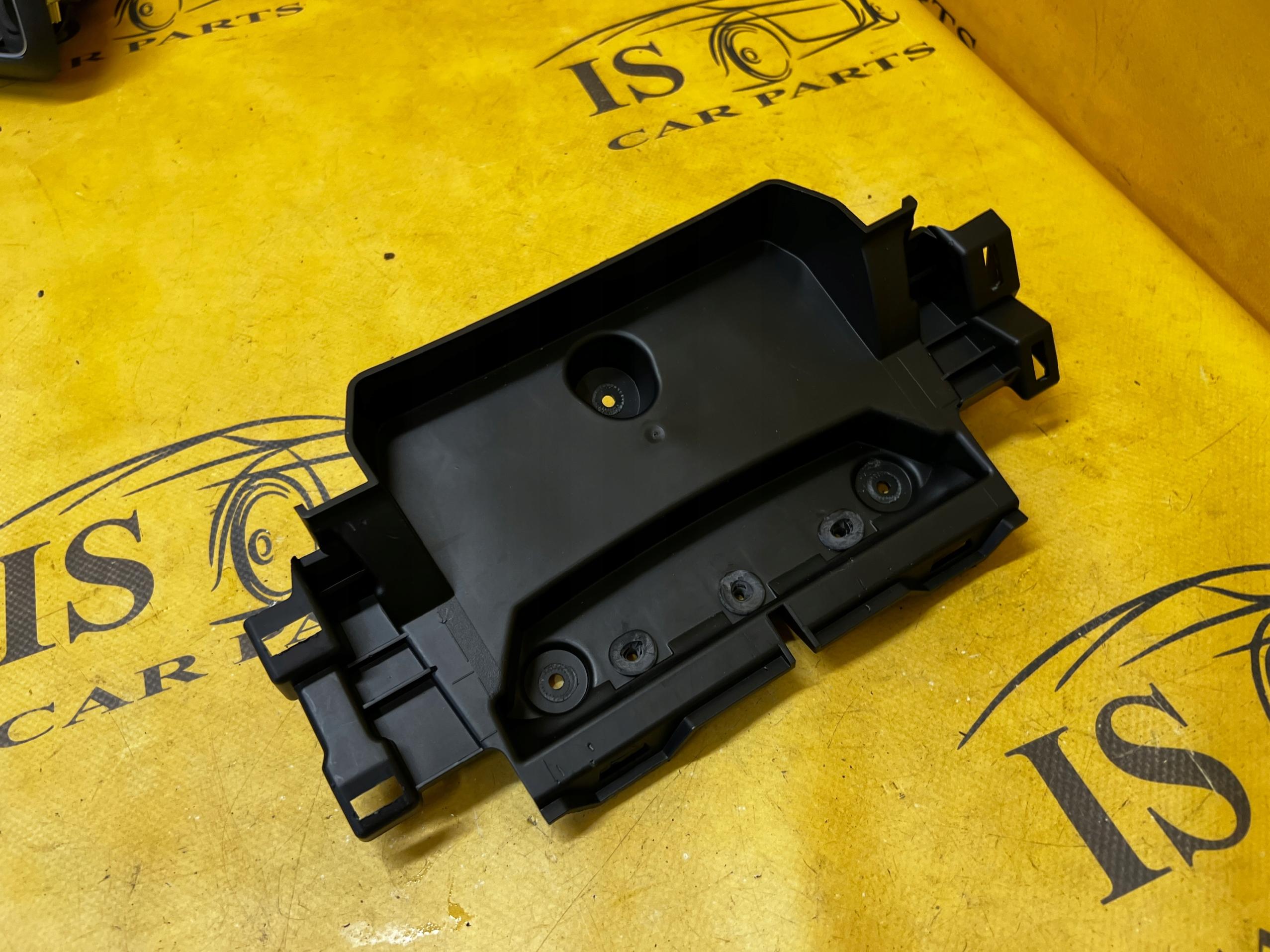 UCHWYT NA KUBEK CUPHOLDER W KONSOLI TYŁ TYLNEJ FORD EXPLORER VI MK6