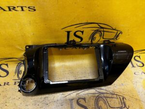 OBUDOWA PANEL RAMKA RADIA NAWIGACJI DESKI MASKOWNICA TOYOTA HILUX VIII 8