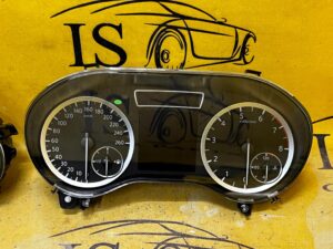 LICZNIK ZEGARY WYŚWIETLACZ INFINITI Q30 1.6 TURBO