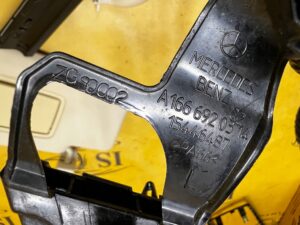 UCHWYT MOCOWANIE PODŁOGI DYWANU WYKŁADZINY LEWE MERCEDES GLS X166