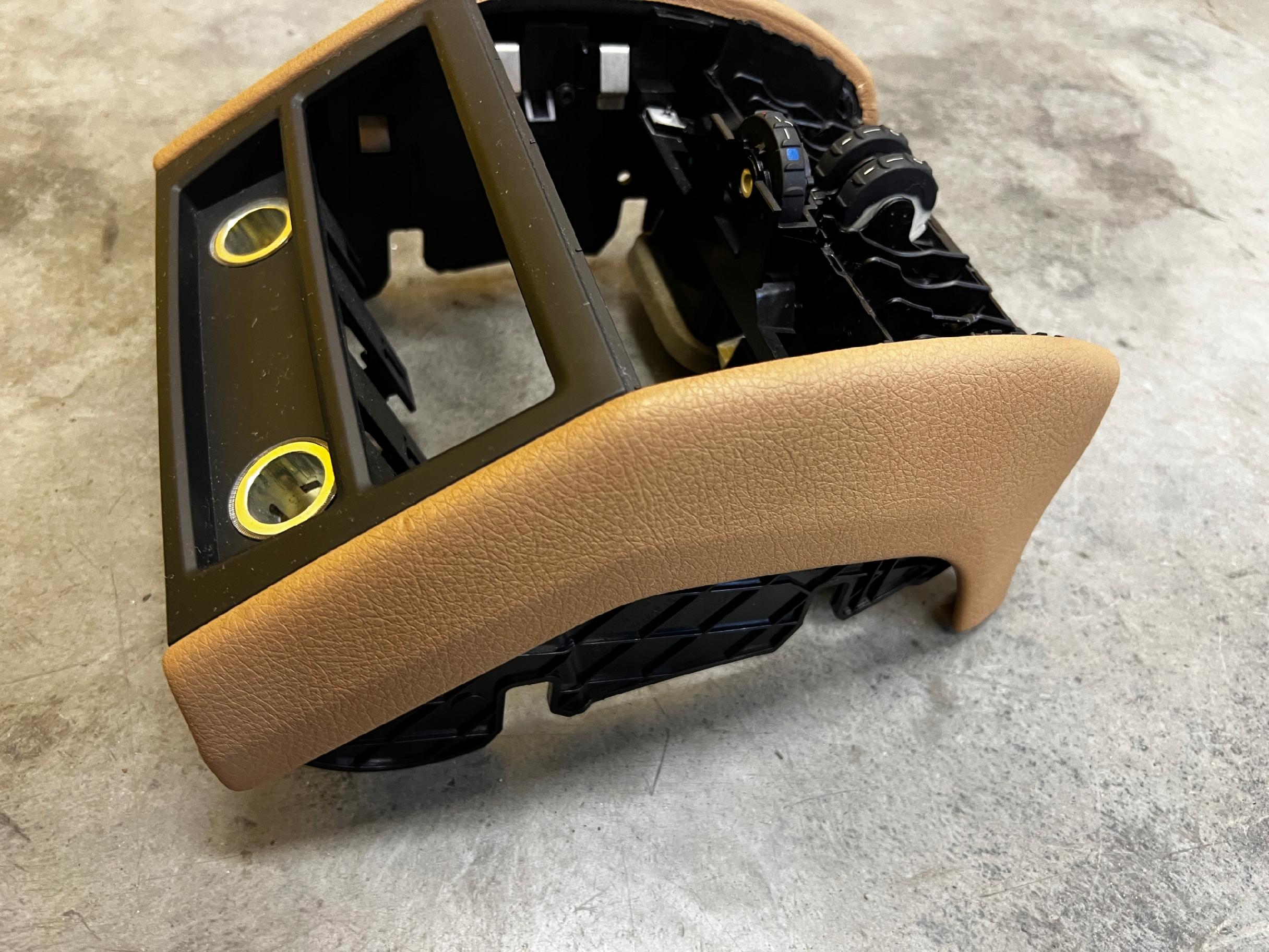 OSŁONA TUNELU ŚRODKOWEGO TYŁ KRATKA NAWIEWU BMW 7 F01 F02 EU