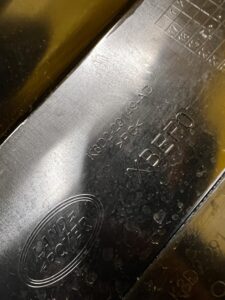 NAKŁADKA SŁUPKA LEWY TYŁ LR RANGE ROVER EVOQUE II L551