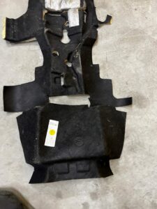 OSŁONA MATA WYGŁUSZENIE TUNELU ŚRODKOWEGO PORSCHE CAYENNE COUPE 9Y3 9Y0