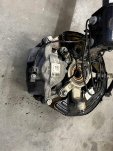 NOGA AMORTYZATOR ZWROTNICA ZAWIESZENIE PRZÓD PRAWY INFINITI Q30