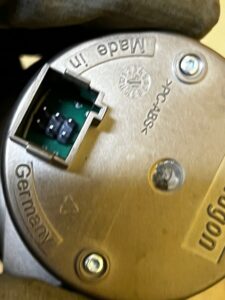 KOMPAS DESKI KONSOLI PORSCHE CAYENNE II 7P5 LIFT 92A