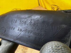 OSŁONA OBUDOWA PODSZYBIA SŁUPKA A PRZÓD LEWA PORSCHE PANAMERA 970 I LIFT