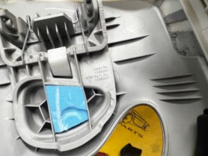 OSŁONA POSZYCIE SŁUPKA B ŚRODKOWEGO PRAWA PRAWE TESLA MODEL 3 PRZEDLIFT