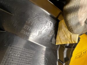 PLASTIK OSŁONA LISTWA PROGU PROGOWA TYŁ PRAWY PRAWA LED VOLVO XC90 II