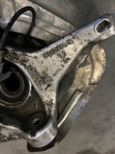 NOGA ZWROTNICA AMORTYZATOR TYŁ PRAWY PORSCHE CAYMAN S 987