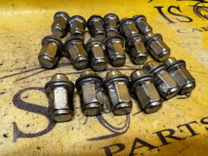 ŚRUBA NAKRĘTKA DO KÓŁ KOŁA TOYOTA HILUX VIII 8