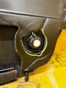 TYLNA PÓŁKA BAGAŻNIKA ŚWIATŁO STOP GŁOŚNIKI TESLA MODEL 3