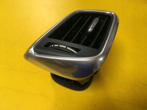 KRATKA NAWIEWU KIEROWCY LEWA DESKI INFINITI Q30 EU