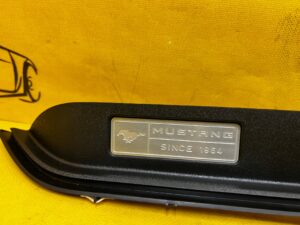 KRATKA NAWIEWU RAMKA PANEL DESKI KONSOLI PRAWA PRAWY FORD MUSTANG VI USA