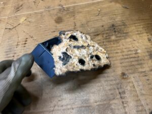 WSPORNIK SŁUPKA A PRZÓD PRAWY FORD BRONCO 21- AZURE GREY PEARL